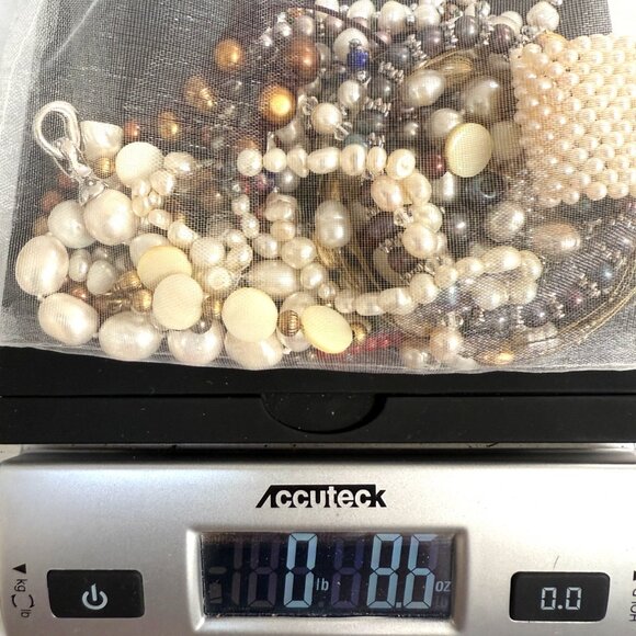 Pearl Bracelet Lot Wearable 8oz Assorted Colors & Styles, Wear or Craft, Beaded - Picture 4 of 6